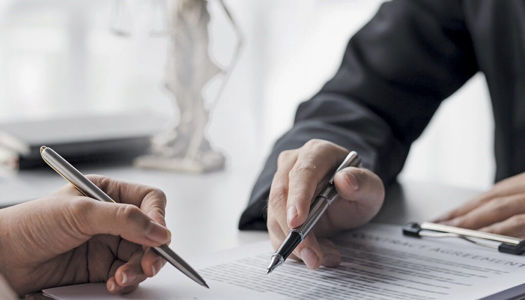 Sign an agreement the concept of legal proceedings and litigation. The Legal Execution Department signed a contract with the debtor to acknowledge the new agreement.