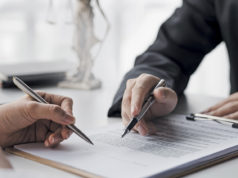 Everyone Needs A Will Sign an agreement the concept of legal proceedings and litigation. The Legal Execution Department signed a contract with the debtor to acknowledge the new agreement.