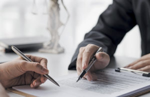 Everyone Needs A Will Sign an agreement the concept of legal proceedings and litigation. The Legal Execution Department signed a contract with the debtor to acknowledge the new agreement.