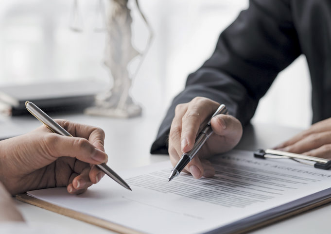 Everyone Needs A Will Sign an agreement the concept of legal proceedings and litigation. The Legal Execution Department signed a contract with the debtor to acknowledge the new agreement.