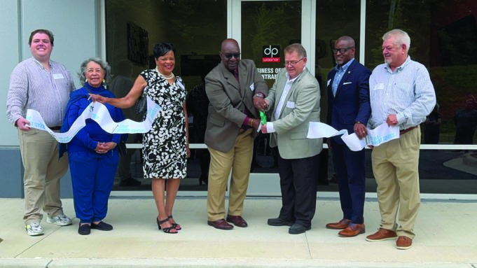 20 West Intermodal Facility Opens In Powder Springs L-R: Ren Henry, Manager Sales DPWagner; Councilwoman Patricia Wisdom; Councilwoman Doris Dawkins; Mayor Al Thurman; DP Wagner General Manager Jeff Hope; Councilman Dwight McMutry; and Mark Parrott, Manager Operations DPWagner.